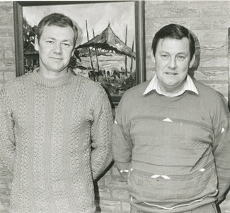 1895 - CNV huldigt twee trouwe leden, J.Zoet (li.) en W.Hofman (re.).