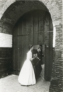 4028 - Eerste huwelijk door de vischpoortdeur.