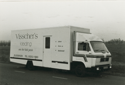 3210 - Mobiele winkel van Visscher's kleding Oldebroek.