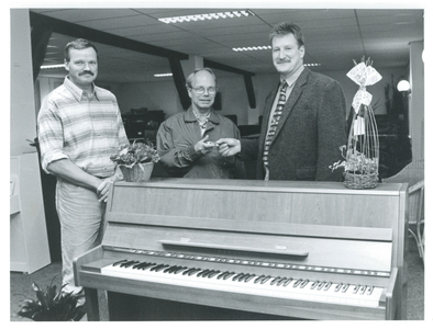 3822 - Nieuw muziekhuis Souman geopend.