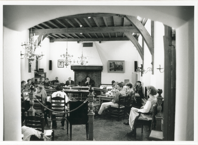 4183 - Generale repetitie oorlogsquiz in de raadzaal van de gemeente Elburg.