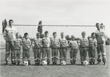4271 - Rijwilel Cash en Carry sponsor van elftal F-2 van de Elburgse voetbalvereniging ESC.