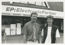 4283 - Heropening van EP Electronic Partner in Wezep door echtpaar Beute.