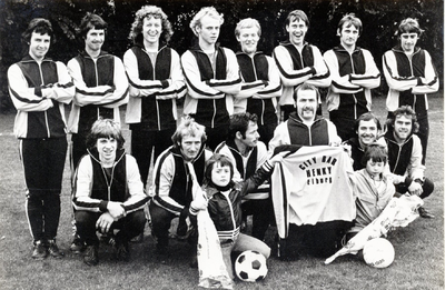 9778 - E.S.C. - nieuwe trainingspakken voor 1e elftal