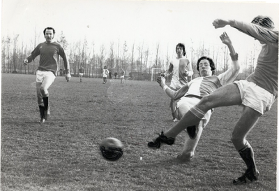 9784 - E.S.C. - 't Harde door omstreden penalty nog naast E.S.C.