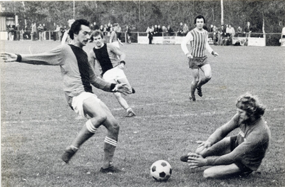 9795 - E.S.C. - alles of niets; E.S.C. alleen aan de leiding