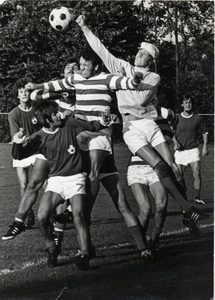 9803 - E.S.C. - Van Tongeren slaat een aanval van WVF af