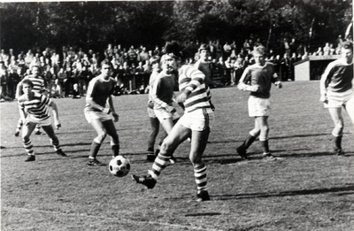 9812 - E.S.C. - helemaal van slag tegen Sportclub Genemuiden