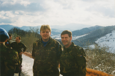 4823 - zie ook Nunspeter Courant van 19-09-1995; Z.K.H. kroonprins Willem-Alexander (2e van rechts) bezoekt de ...