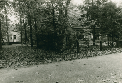 7930 - op achterzijde foto tekst: R. Olbkens; behoort bij bouwdossier nr 441