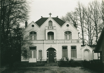 12205 - voorzijde R.K. Kerk