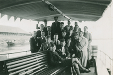 N 10691 - knapenvereniging Nunspeet op reis 1938