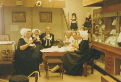 11055 - vlnr. Alie de Graaf - Modderman, Henny de Leeuw - Spanhaak, Bart de Leeuw, Jaap Bonhof, Alie Lotterman