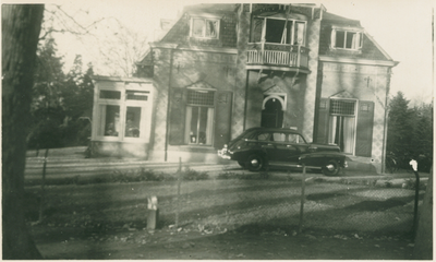 11356 - C. Boot, arts op bezoek bij dr. van Loon