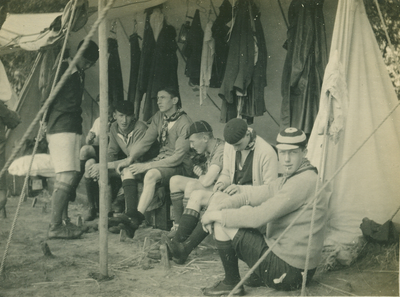 9953 - Tijdens de middagrust, aug. 1924