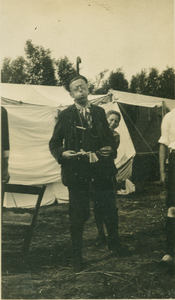 9968 - Man houdt toespraak