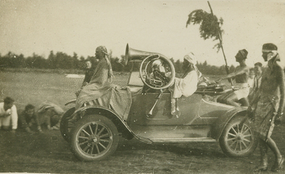 9969 - Automobiel met tuba