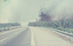 2252 Grote vuurzee op het ASK 't Harde en rookwolk over de snelweg
