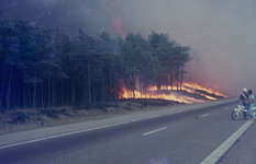 2255 grote vuurzee in het bos bij 't Harde foto is genomen vanaf de snelweg A 28