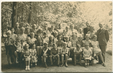 14121 - Klasfoto 1951 - 1952 van de Christelijke School aan de Kerklaan. Links achteraan vermoedelijk meester ...