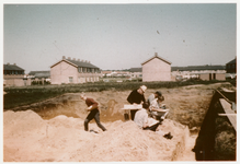 2776 - Archeologen bezig met het onderzoeken van een grafheuvel op de heide