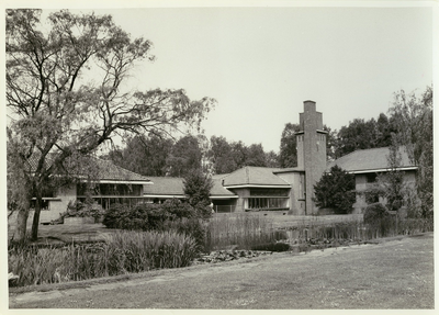 6298 - School op 's Heerenloo. De school is ontworpen en gebouwd in 1933/1934 door architect A. van der Kraan uit Rotterdam