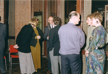 7757 - Met paarse trui Piet Zwaagman, rechts van hem Hans Nijman en Nelleke van de Plas