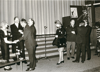 8194 - Burgemeester H.J. Langman neemt afscheid op 13-01-1972 in het Kerkelijk Centrum, op 14 januari in de Raadzaal in ...