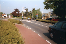 8379 - Foto vanaf de Leuvenumseweg met rechts de V.A.D. garage en in het midden de rotonde. (Links Putterweg, rechts ...