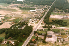 8430 - Een luchtfoto van de wijk Tonsel, nu industriegebied Veldzicht.Linksonder boerderij Veldzicht; rechtsonder ...