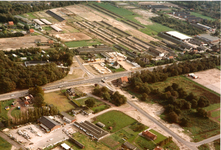 8435 - Overzichtsfoto van een gedeelte van het oude Tonsel wat nu industrieterein Veldzicht is geworden: Bovenaan ...