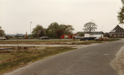 8446 - Overzichtsfoto van de locatie waar stoplichten moeten komen. De families Van Bentum en Van de Born zijn hier ...