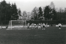 8537 - Tijdens een voetbalwedstrijd maakt een voetballer een goal