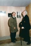 8562 - Serie Bezoek Canadezen aan Ermelo . Links: de heer Leen Pfrommer, militair, sportinstructeur, voormalig coach ...