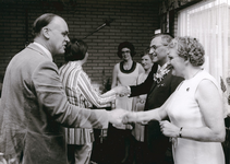 8660 - In verband met de viering van het veertigjarig jubileum dat de heer J. van Sloten in dienst is van de gemeente ...