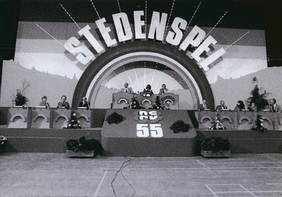 9337 - Vanwege haar 55-jarig bestaan organiseerde de Nederlandse Christelijke Radio Vereniging (NCRV) een stedenspel, ...