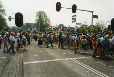 9454 - Er is veel publiek tijdens het gedenken van vijftig jaar bevrijding