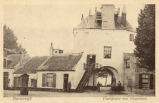 Nr.: 203 - Harderwijk Vischpoort met Vuurtoren de witte Vischpoort met vuurtoren, aan weerszijden muurhuisjes
