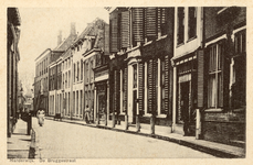 Nr.: 586 - Harderwijk. De Bruggestraat kijkje in Bruggestraat, rechts achteraan het Piusziekenhuis
