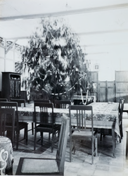 79 Stovil Amboina nr. 9, Recreatiezaal met kerstboom ., 1934