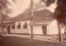 23 Binnenzijde van kerkgebouw (nr.22) met protestants kerkinterieur, Ambon, zonder jaar