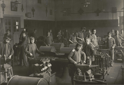  HGA001903041 Nieuwe Haven 95, 1e Ambachtsschool, smederij, 1938
