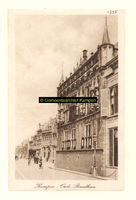 F001353 Het Oude Raadhuis aan de Oudestraat, links van het Raadhuis het Postkantoor, het Oude Raadhuis zoals het er nu ...
