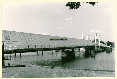 F008897 Sloop oude IJsselbrug.