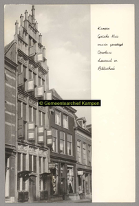 F001734-1 Voorgevel van het Gotische Huis met de Openbare Leeszaal aan de Oudestraat nr. 158. Het huis is een ...