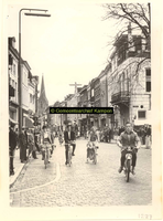 F001227 Oudestraat, gezien richting Bovenkerk ter hoogte van Plantage en Vispoort.