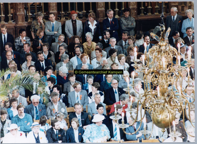 F005024 Genodigden tijdens het concert ter gelegenheid van het bezoek van de koninklijke familie voor Koninginnedag in ...