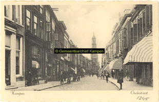 F001245 Oudestraat, gezien ter hoogte van de Olieslagersteeg, richting Nieuwe Toren.