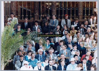 F004977 Bezoek van de Koninklijke familie; 1. J.M. Brouwer, 2. D. Strijbos en 3.echtgenote, 4. D.H. van Gelder, 4. C.H. ...