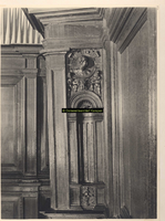 F001410 Detail van een fragment van de lambricering in de Schepenzaal.